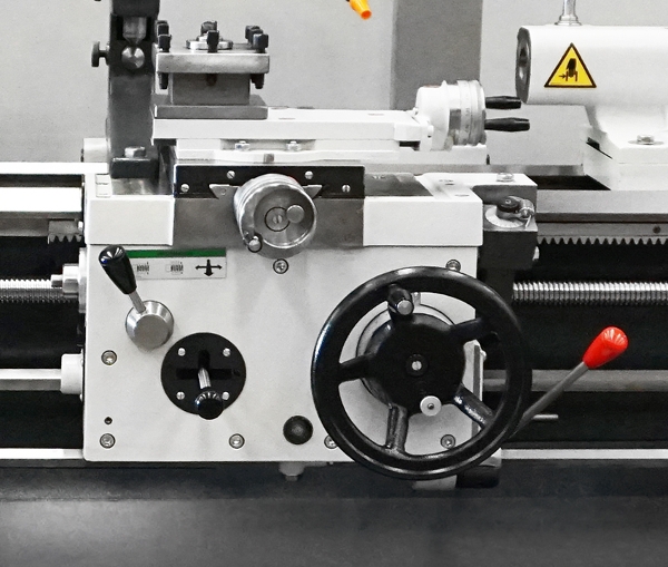 Torno paralelo SN-32 - delantal
